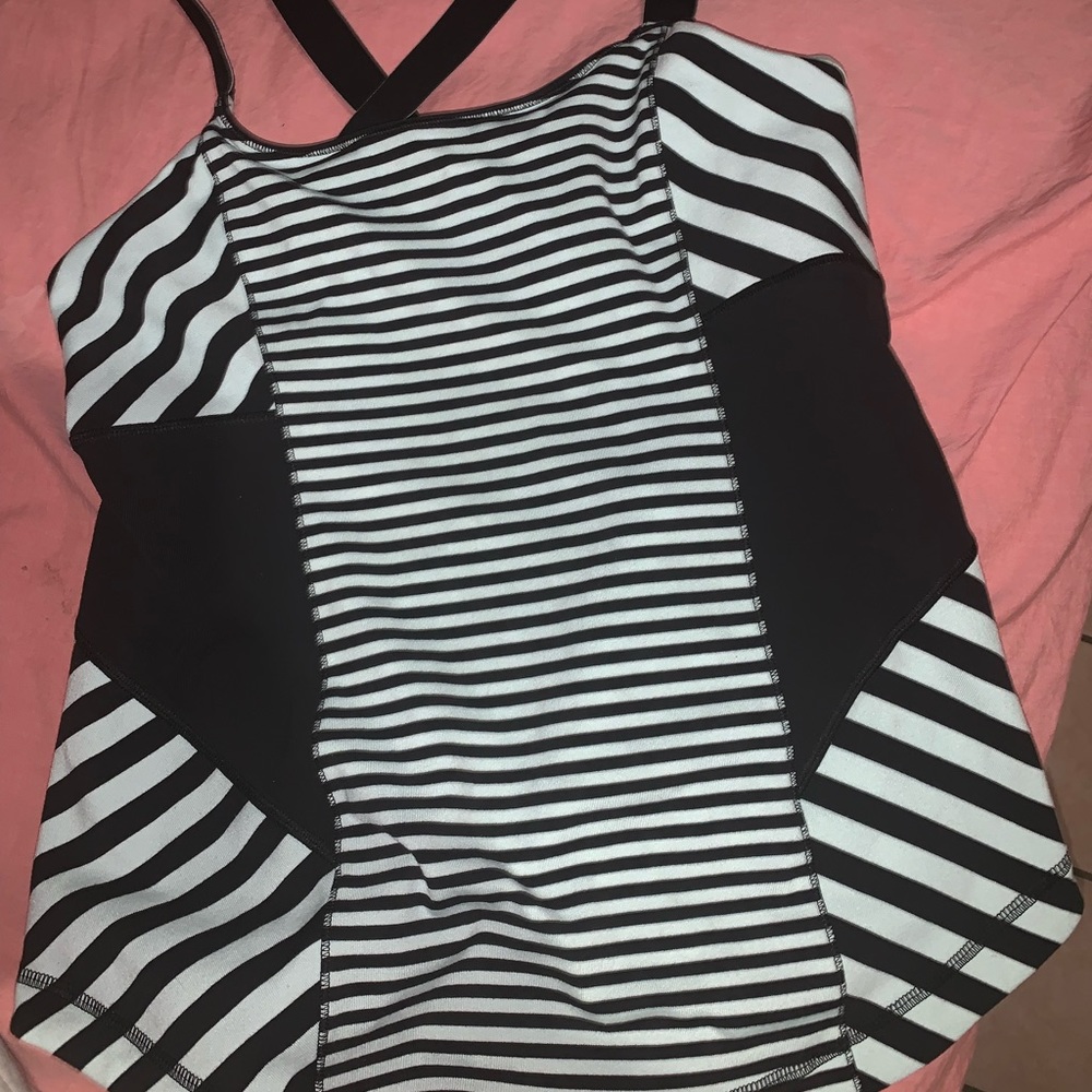 Lululemon workout top size S/M
